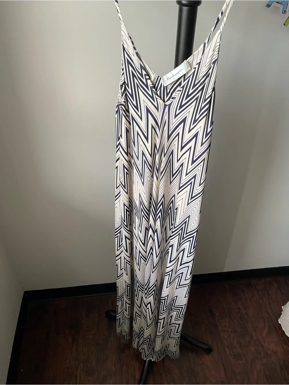 TBAGS LOS ANGELES Chevron Zigzag Pattern V Neckline Spaghetti Straps Maxi Dress